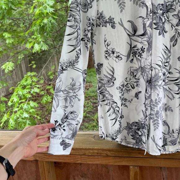 Floral Black and White Button-Up Shirt - Picture 4 of 6
